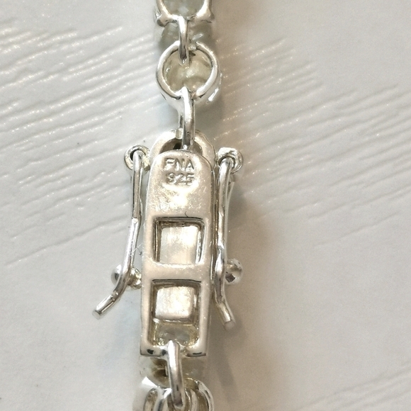 Nwt sterling silver cz tennis bracelet - Picture 4 of 4